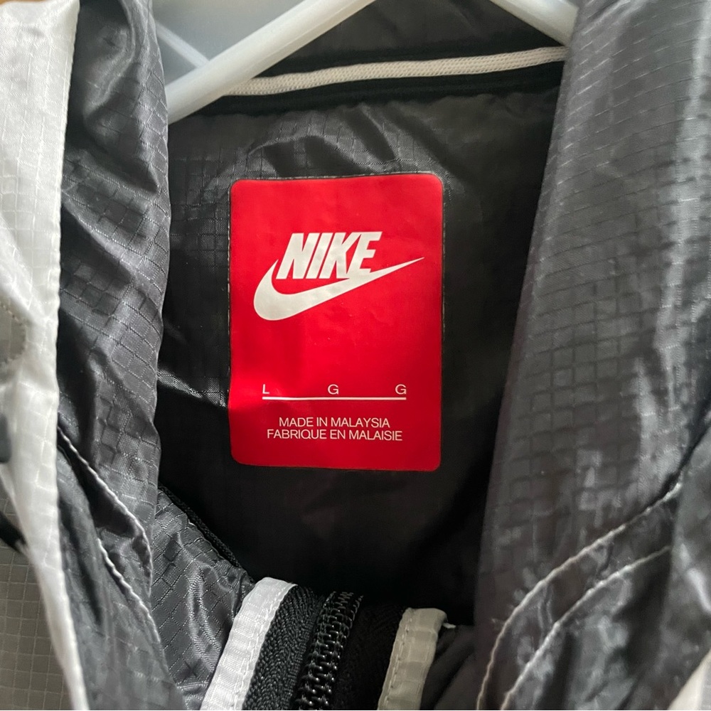 EUC Nike Transparent Nylon Windrunner Large - Picture 5 of 7